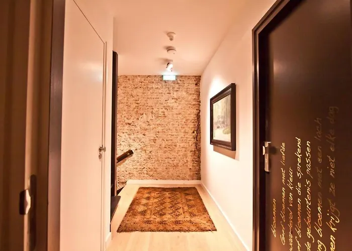 Ginny's Op De Grote Markt Appartement